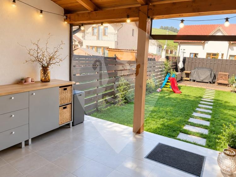 Duplex cu 3 camere cu Canalizare în Sânpetru