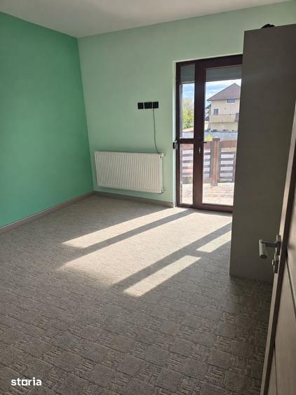 Casă cu 5 camere cu Teren 658 Mp în Central