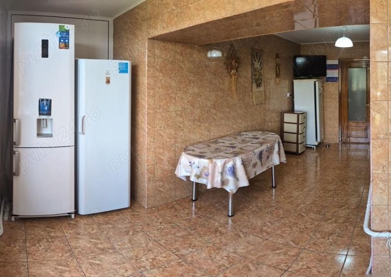 Apartament cu 3 camere decomandat în 1 Mai