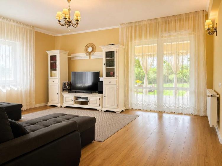 Casă cu 4 camere în Moara Vlăsiei