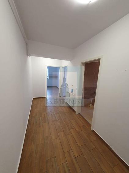 Apartament cu 2 camere decomandat în Tractorul