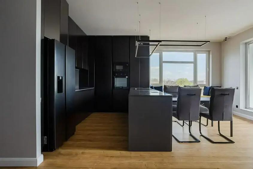 Apartament cu 4 camere semidecomandat, mobilat în Floreasca