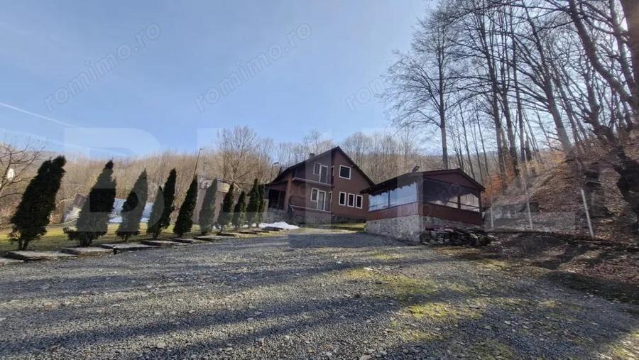 Casă cu 5 camere cu Teren 3000 Mp în Valea Inzelului