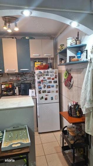 Apartament cu 3 camere semidecomandat în Botizului