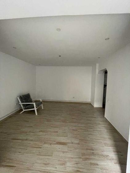 Casă cu 4 camere cu Teren 400 Mp în Central