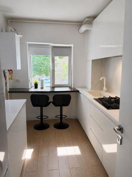 Apartament cu 3 camere decomandat în Faleza Nord