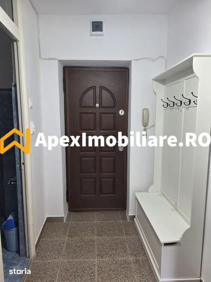 Garsonieră decomandată în Tei