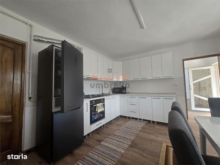 Casă cu 4 camere cu Teren 2424 Mp în Fundătura