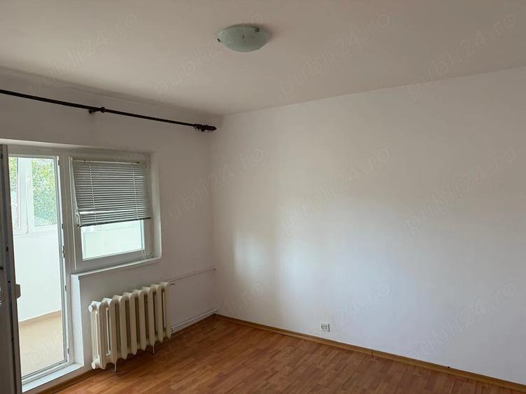 Apartament cu 3 camere decomandat în Vitan