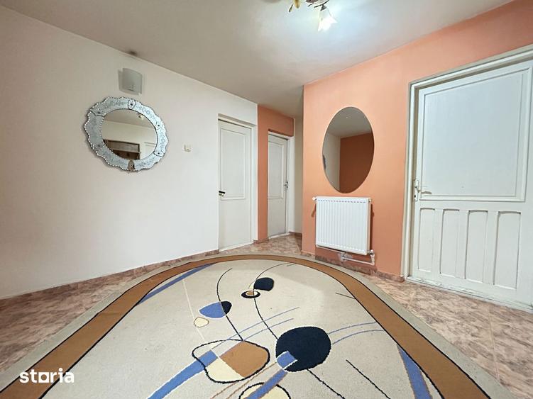 Casă cu 9 camere cu Canalizare în Central