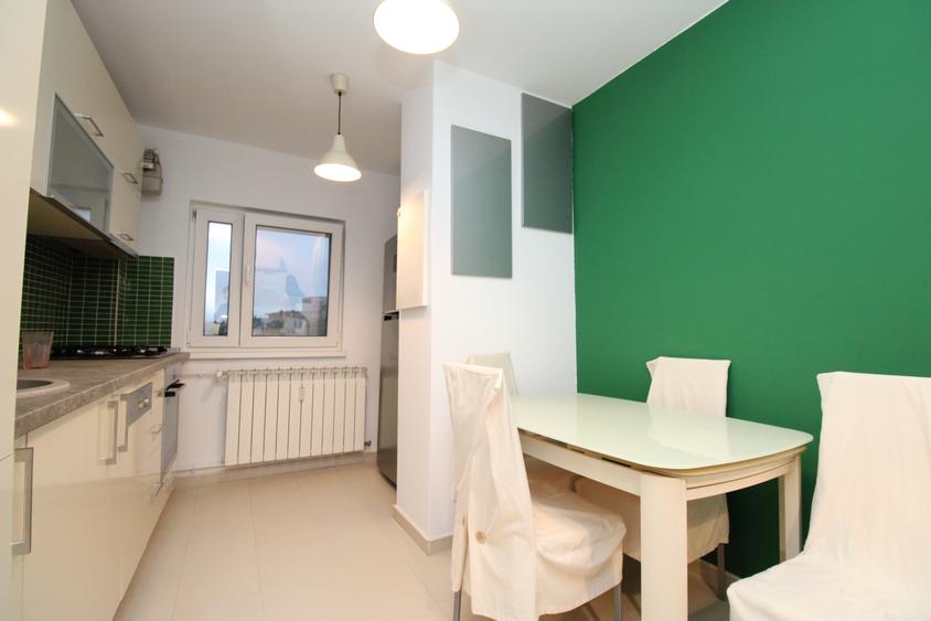 Apartament cu 3 camere decomandat în Drumul Taberei