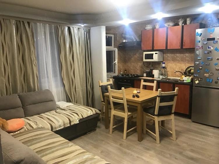 Apartament cu 4 camere semidecomandat în Central
