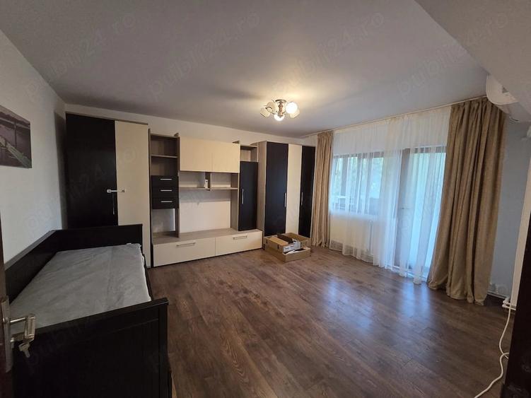 Garsonieră decomandată în Gării