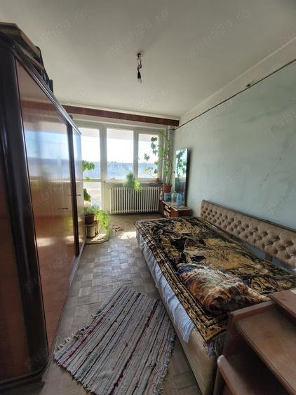 Apartament cu 4 camere semidecomandat în Hipodrom
