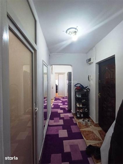 Apartament cu 4 camere semidecomandat în Berceni