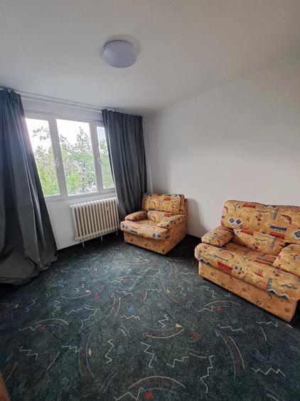 Apartament cu 3 camere decomandat în Drumul Taberei
