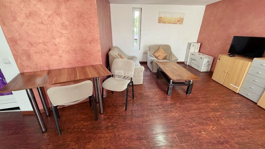 Apartament cu 3 camere semidecomandat, mobilat în Central