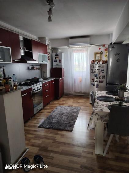 Apartament cu 3 camere decomandat în Barieră