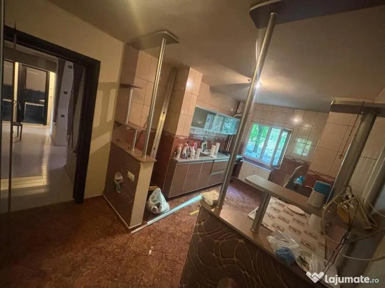 Apartament cu 3 camere semidecomandat în Drumul Taberei