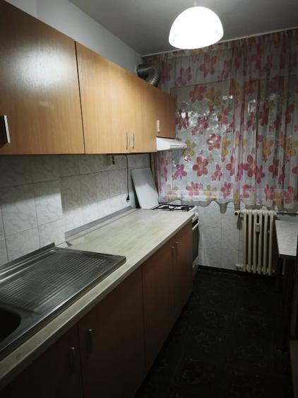 Apartament cu 2 camere semidecomandat, mobilat în Baba Novac