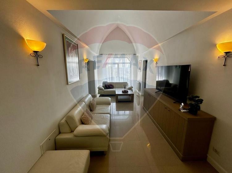 Apartament cu 3 camere decomandat în Valea Roșie