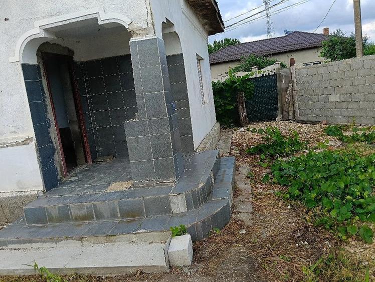 Teren de 375 mp, în Petrești