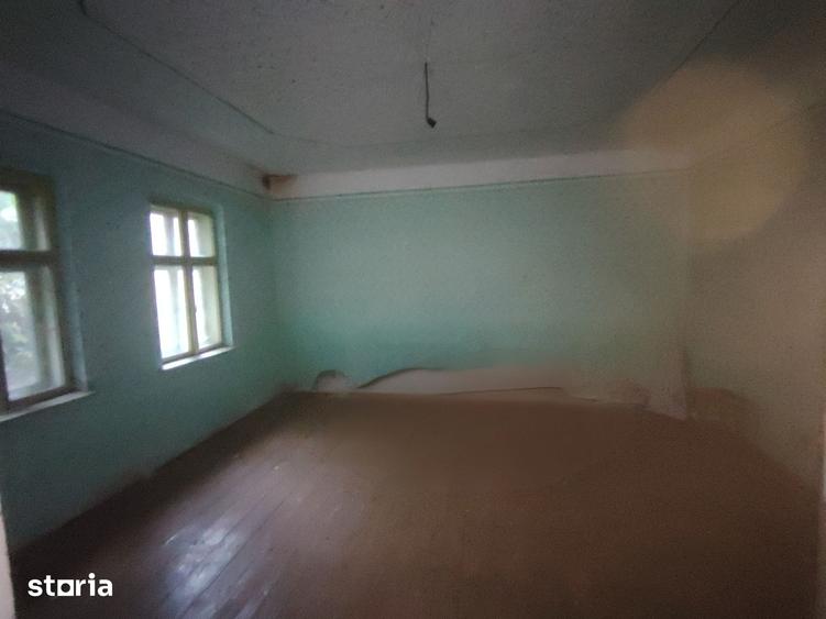 Casă cu 6 camere cu Teren 4800 Mp în Bârzava