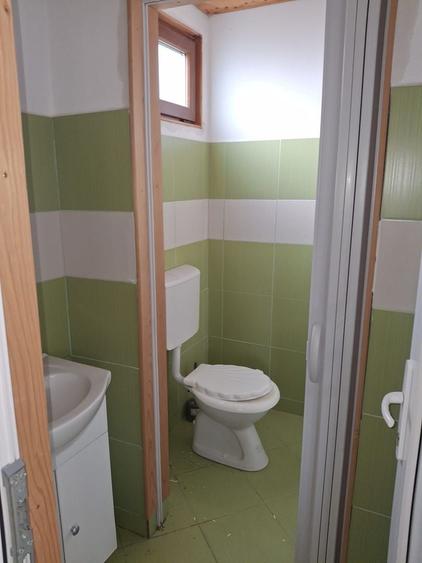 Casă individuală cu 15 camere cu Canalizare în Bazna