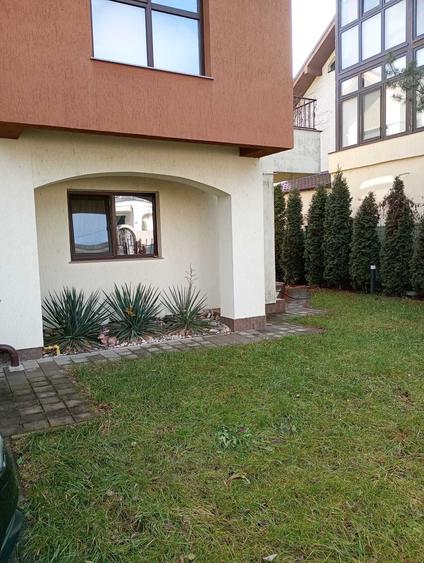 Casă cu 4 camere în Calea Moldovei