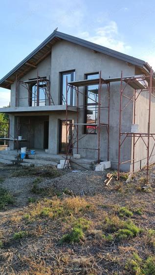 Casă cu 6 camere cu Teren 1200 Mp în Colceag
