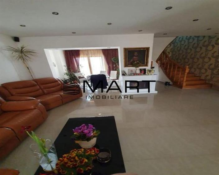 Casă cu 9 camere cu Teren 300 Mp în Terezian