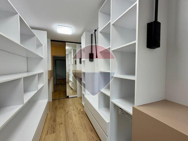 Apartament cu 3 camere semidecomandat în Calea Turzii