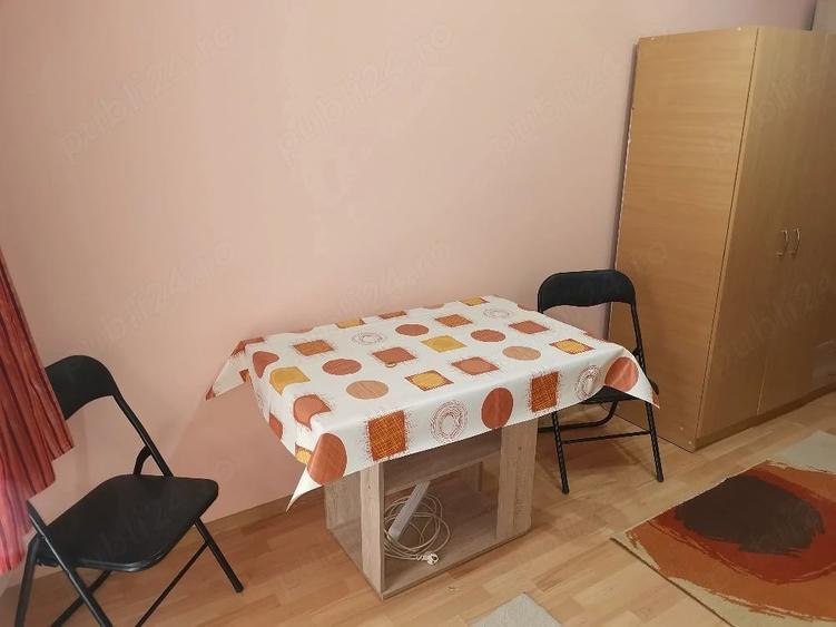 Garsonieră decomandată în Central