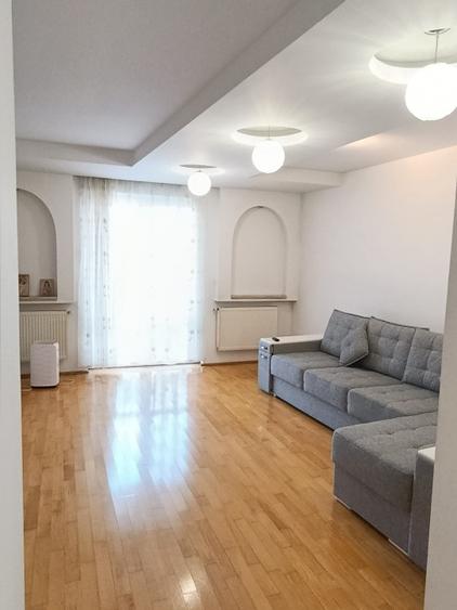 Apartament cu 3 camere decomandat, mobilat în Central