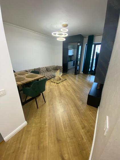 Apartament cu 3 camere semidecomandat, mobilat în Nord
