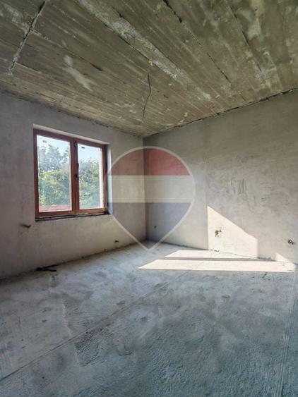 Casă individuală cu 5 camere cu Teren 570 Mp în Nord-Vest