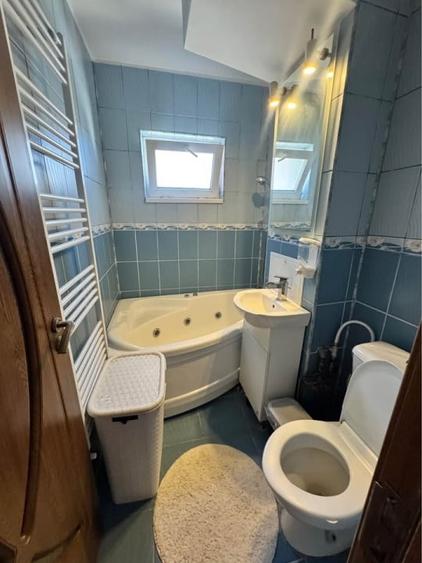 Apartament cu 3 camere semidecomandat, mobilat în Craiovița Nouă