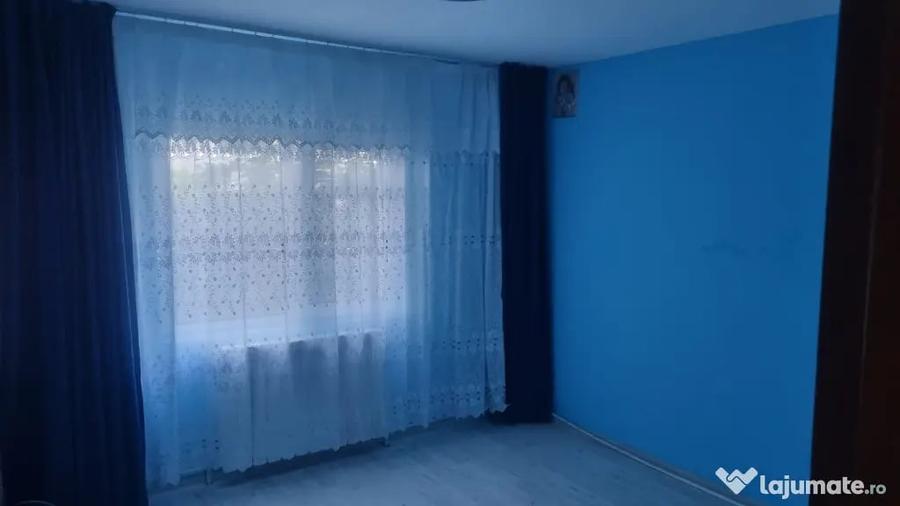 Apartament cu 3 camere decomandat în Vest