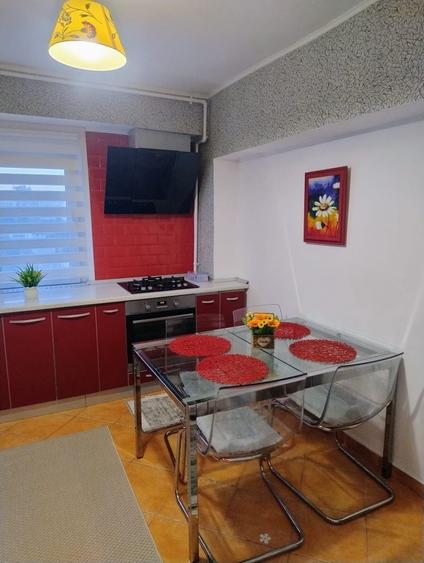 Apartament cu 3 camere decomandat în Tei