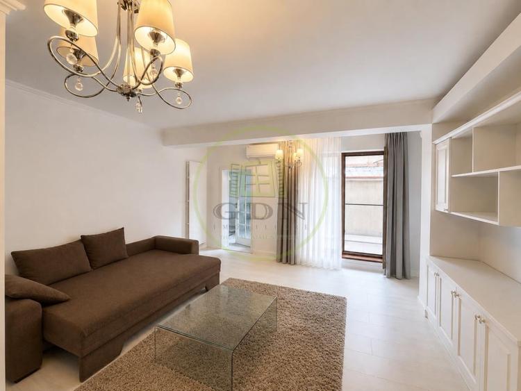 Apartament cu 3 camere semidecomandat, mobilat în Aviației