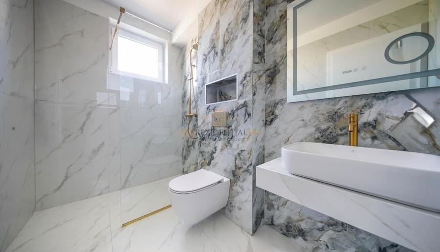 Casă individuală cu 4 camere cu Piscina în Central