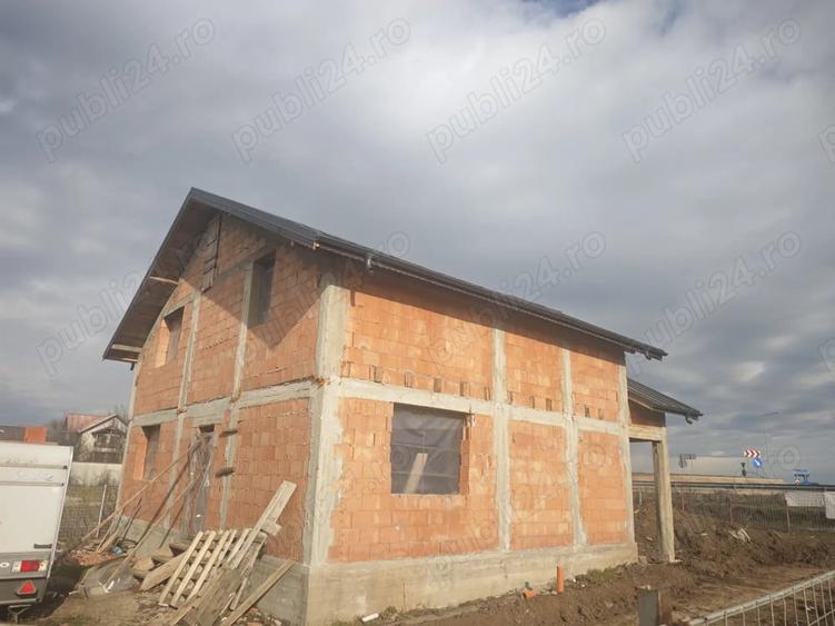 Casă cu 5 camere cu Teren 400 Mp în Central