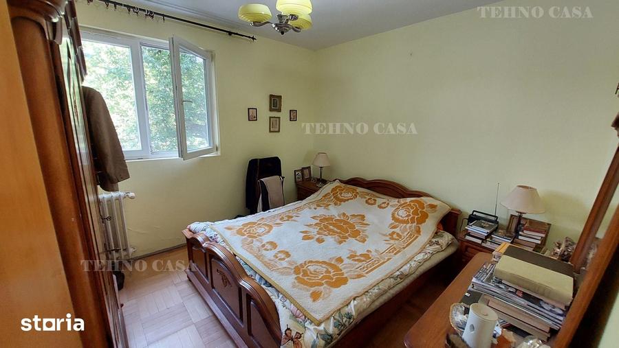 Apartament cu 4 camere semidecomandat în Titan