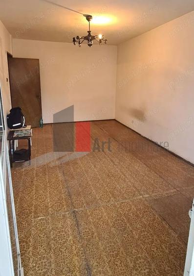 Apartament cu 3 camere decomandat în Lacul Tei
