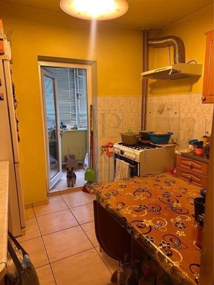 Apartament cu 3 camere decomandat, mobilat în Mircea cel Bătrân