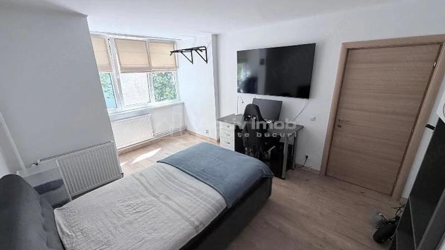 Apartament cu 4 camere decomandat în Drumul Taberei