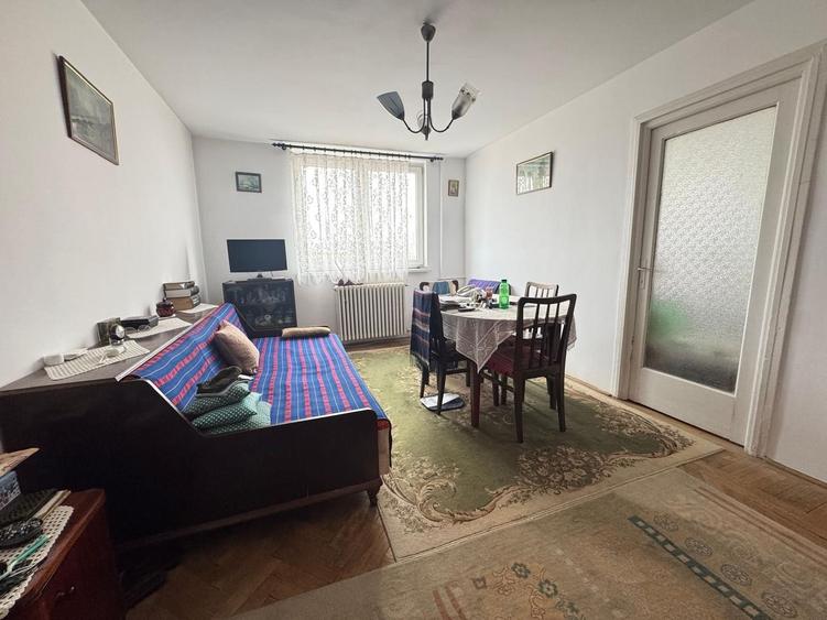 Apartament cu 2 camere semidecomandat în Gara de Nord