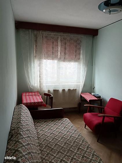 Apartament cu 3 camere semidecomandat în George Enescu