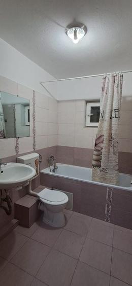 Apartament cu 2 camere semidecomandat în Craiovița Nouă
