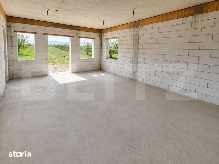 Casă cu 5 camere cu Teren 2400 Mp în Beriu